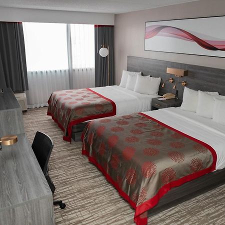 Hotel Ramada By Wyndham Cedar Rapids Esterno foto
