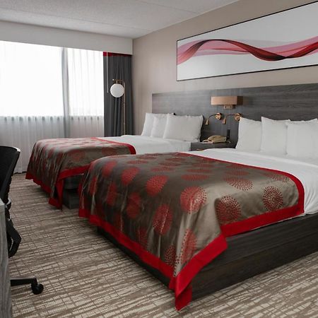 Hotel Ramada By Wyndham Cedar Rapids Esterno foto