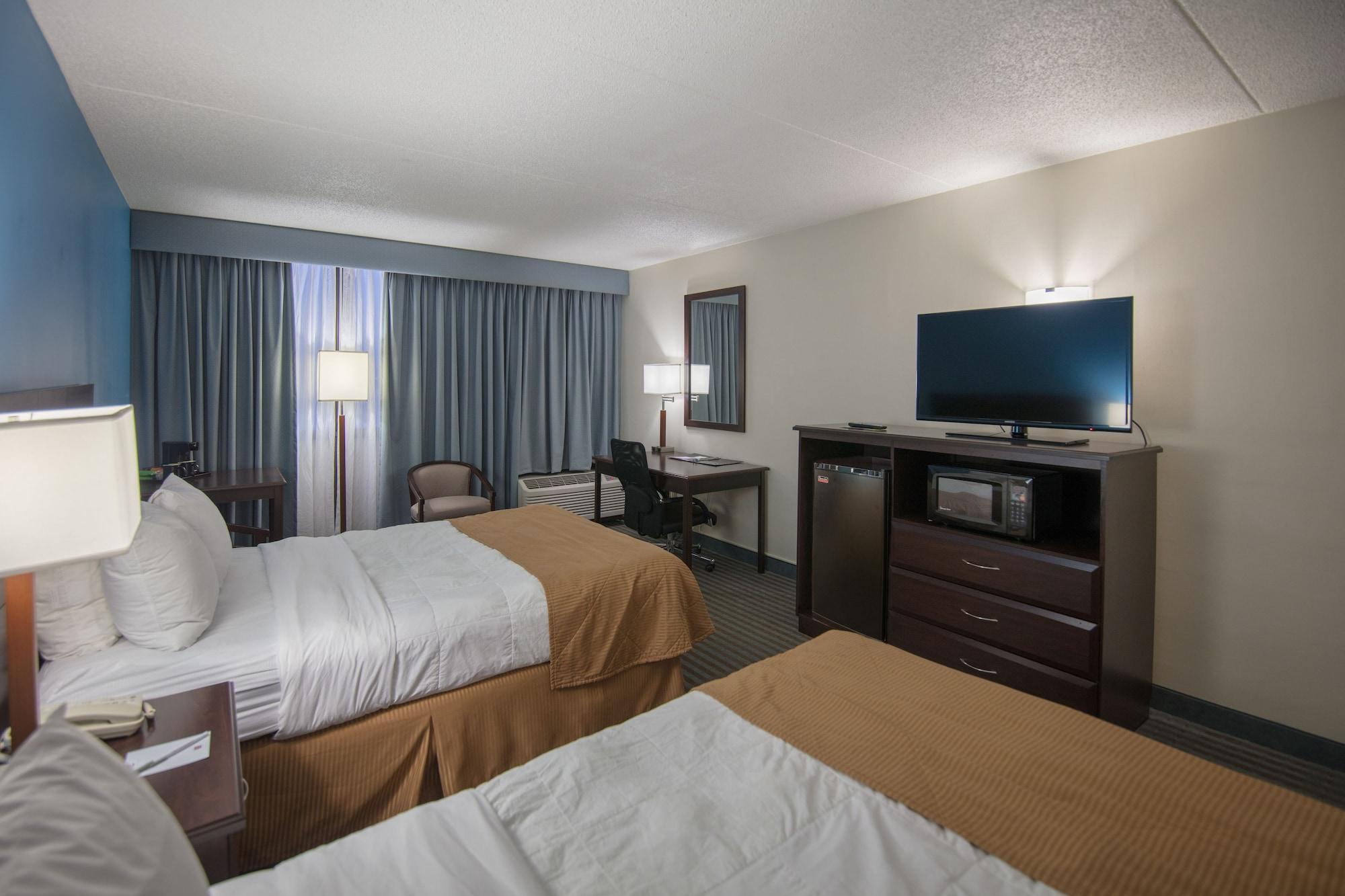 Hotel Ramada By Wyndham Cedar Rapids Esterno foto