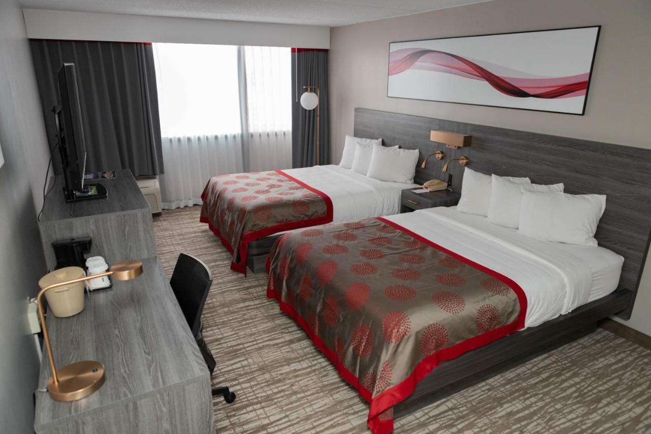 Hotel Ramada By Wyndham Cedar Rapids Esterno foto