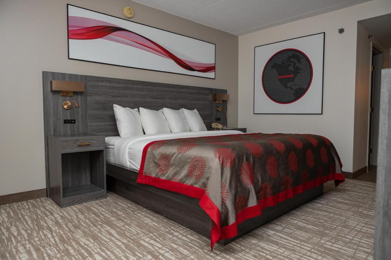Hotel Ramada By Wyndham Cedar Rapids Esterno foto