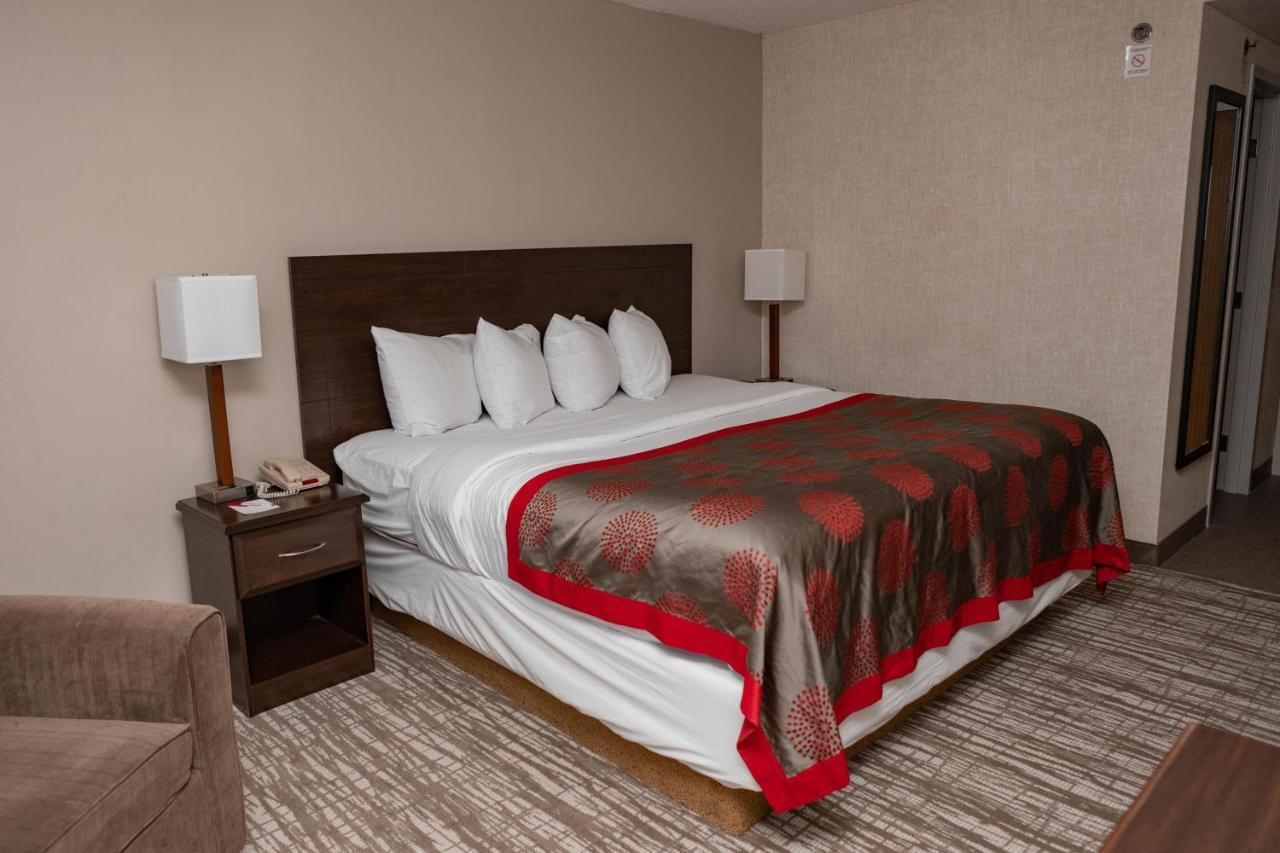 Hotel Ramada By Wyndham Cedar Rapids Esterno foto