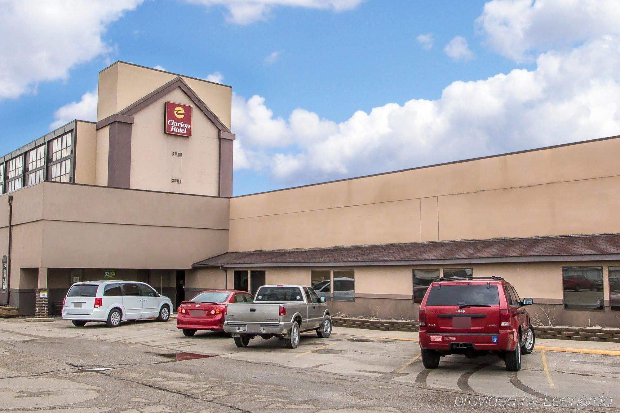 Hotel Ramada By Wyndham Cedar Rapids Esterno foto