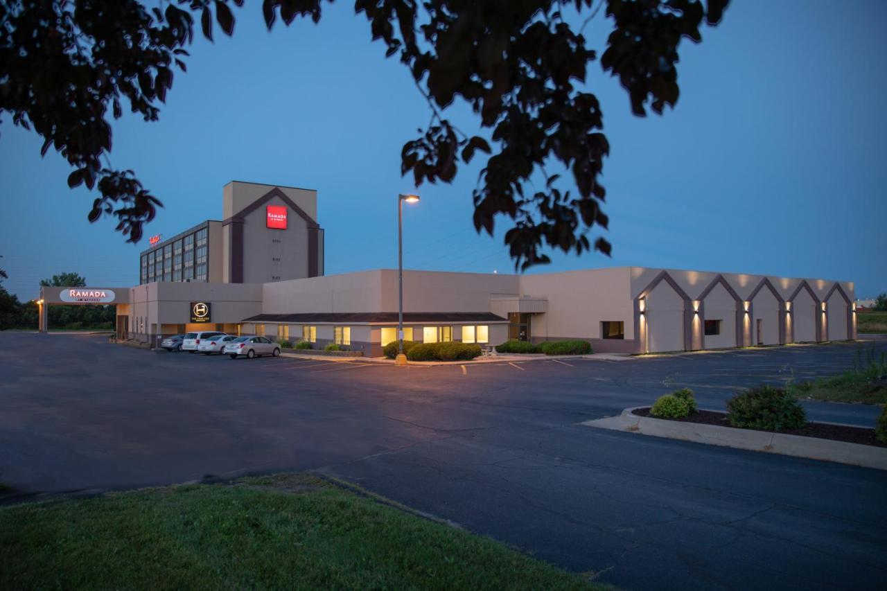 Hotel Ramada By Wyndham Cedar Rapids Esterno foto